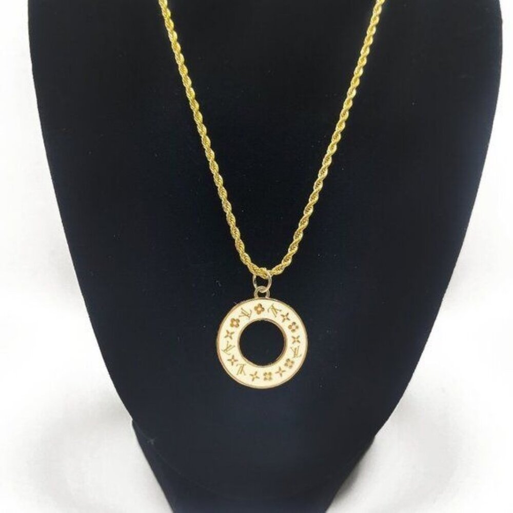 Authentic Louis Vuitton LV Charm Round Pendant White Necklace Gold Plated Chain - Picture 2 of 9